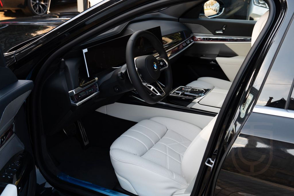 BMW 740d M SPORT.INDIVIDUAL.MASSAGE.SOFTCL.SKY.AHK
