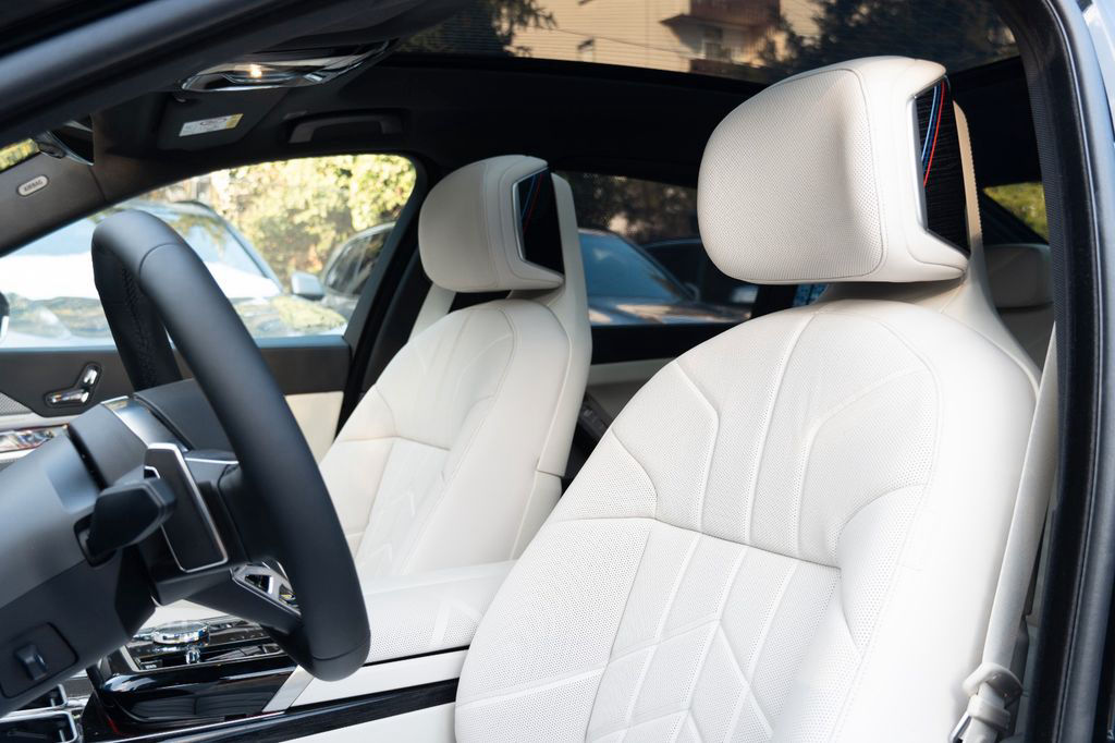 BMW 740d M SPORT.INDIVIDUAL.MASSAGE.SOFTCL.SKY.AHK