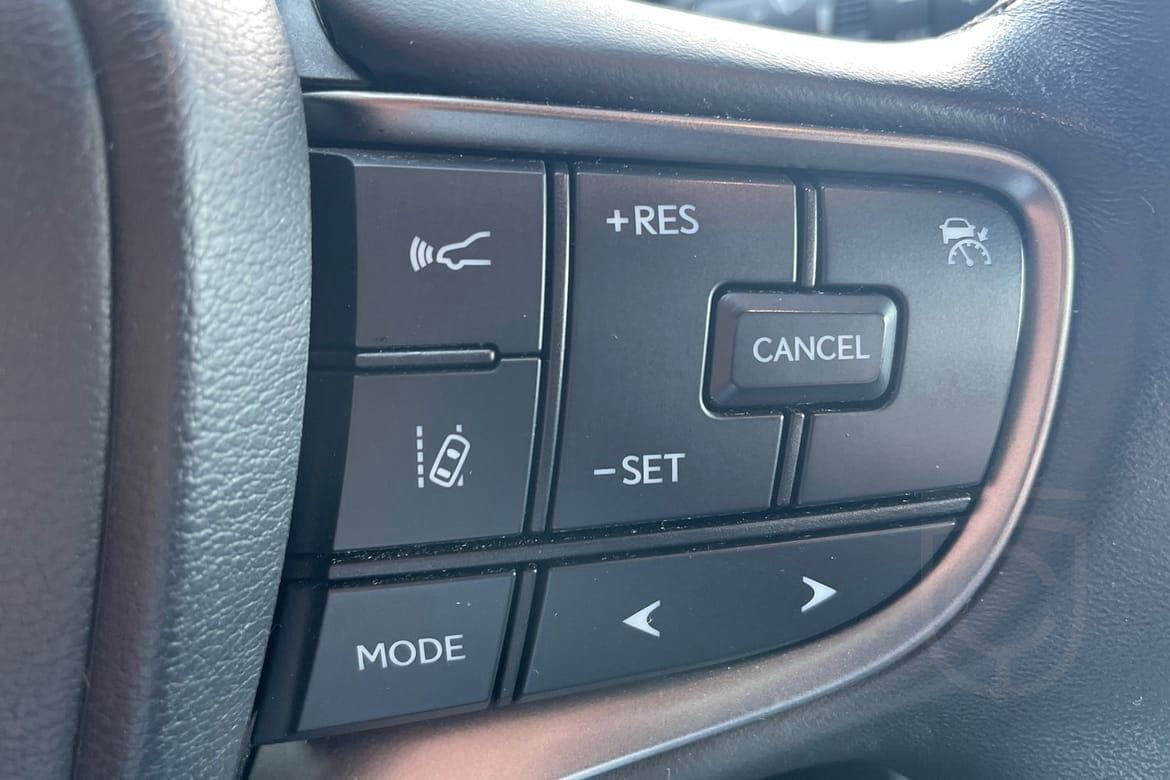 Lexus UX 250h Comfort Sport Edition Navigation Apple Car Pla