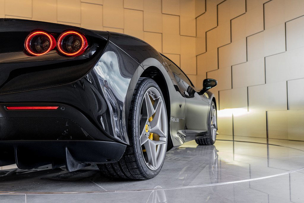 Ferrari F8 Tributo / Svensksåld / Kolfiberstolar / OBS SPEC! /