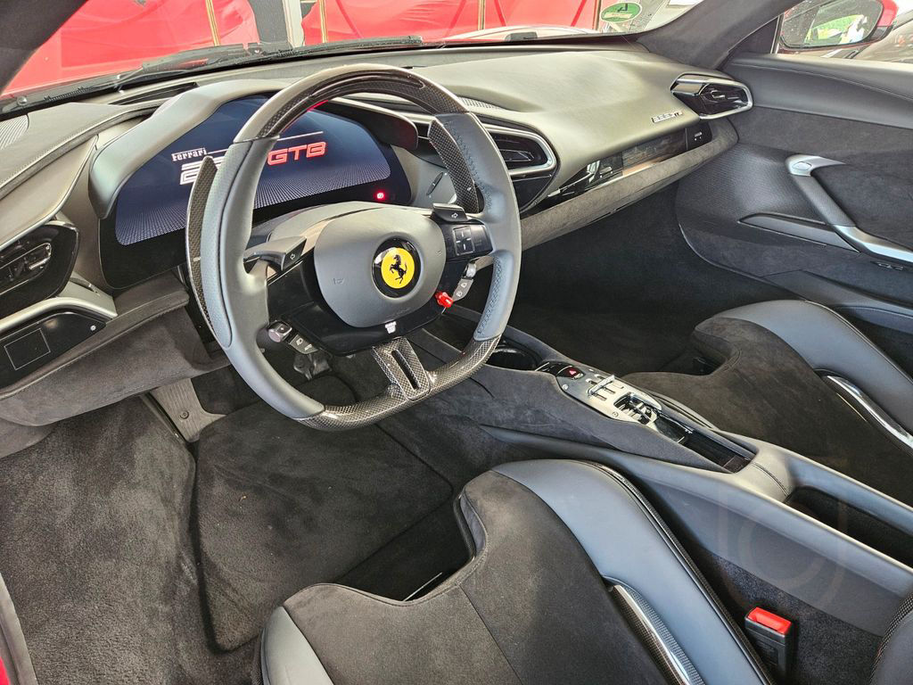 Ferrari 296 GTB *Racing/Lift/LED/Carbon/Kam/BRD/1.Hand*