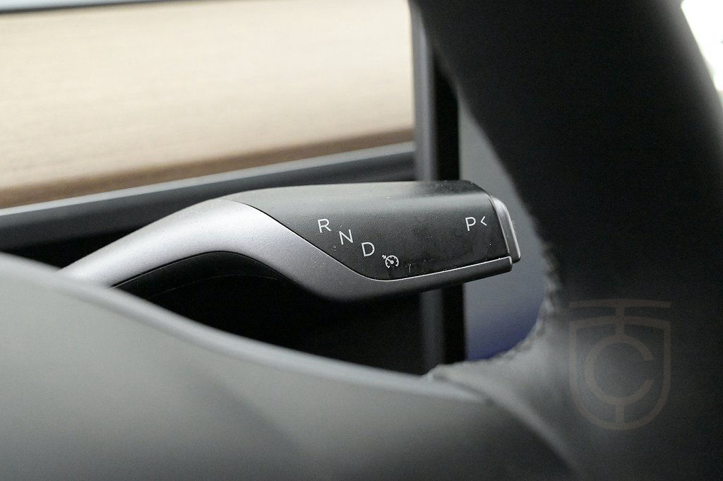 Tesla Model Y Standard Range RWD