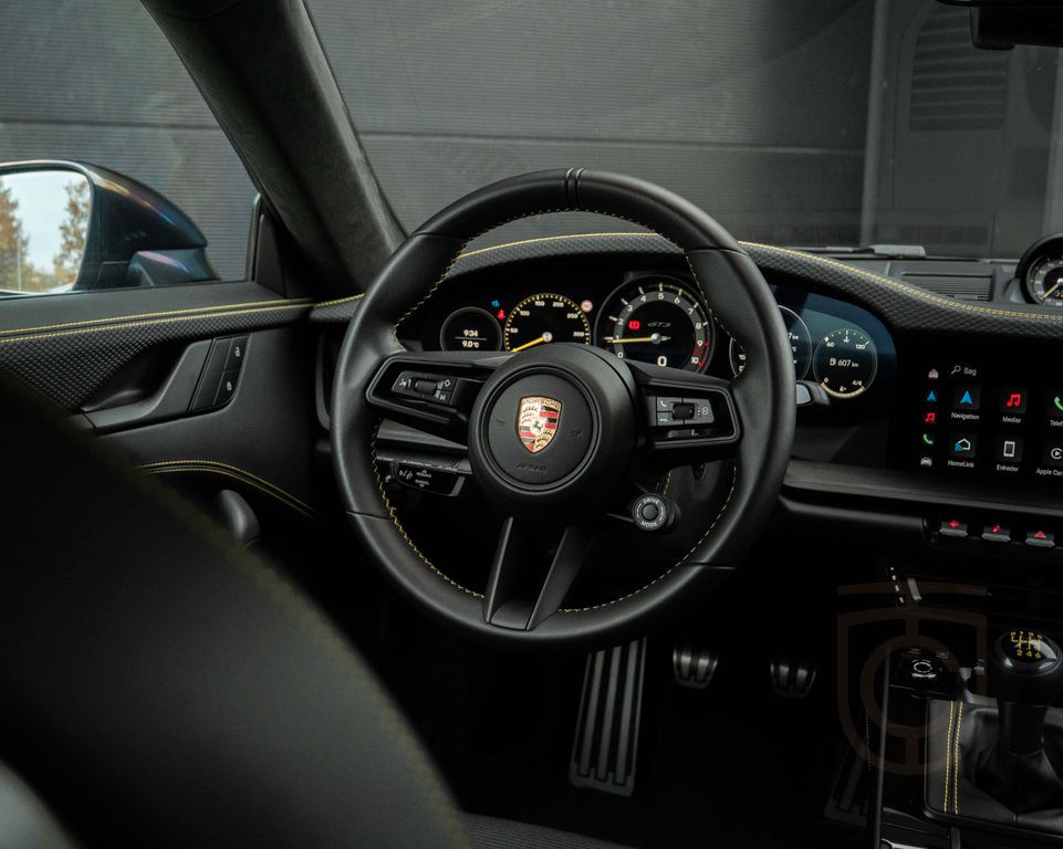 Porsche 992(911) GT3 Touring*PCCB*BOSE*LIFT*PASM*VTS