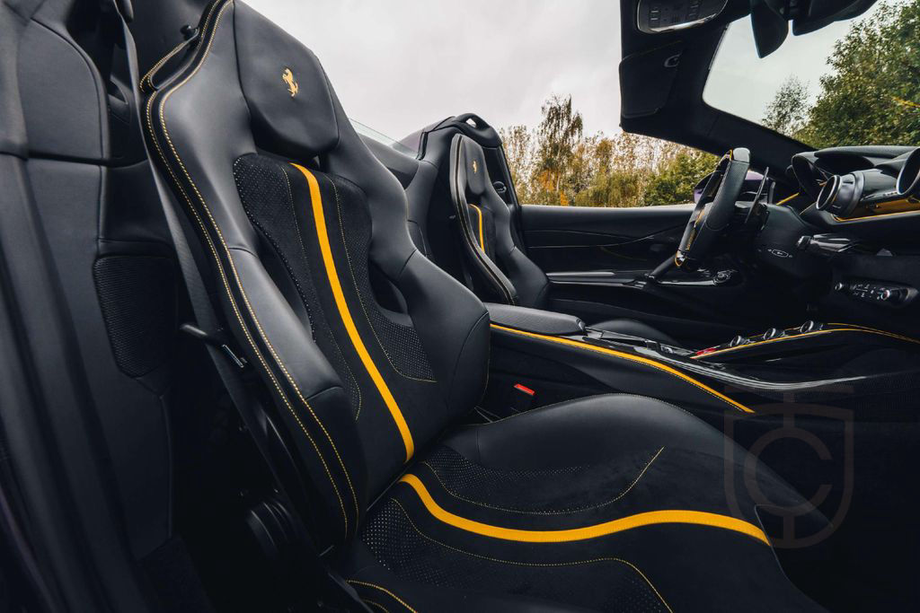 Ferrari 812 GTS Atelier/ Viola Hong Kong / Carbon / VAT