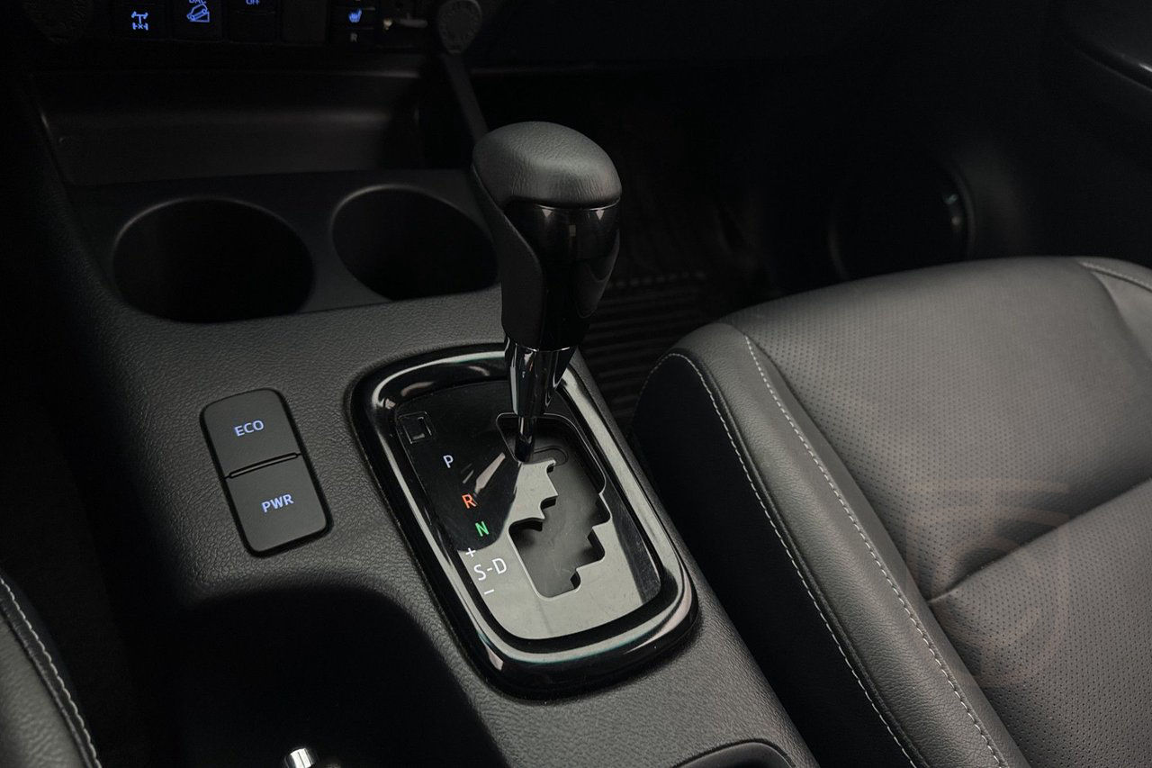 Toyota Hilux Extra Cab Invincible 2.8 4WD