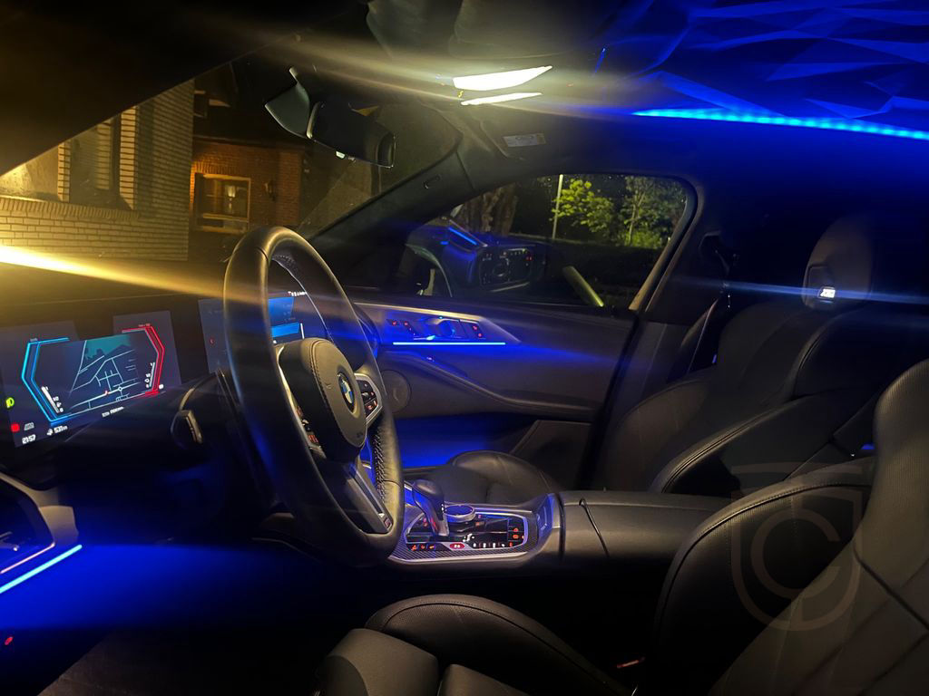 BMW XM Baureihe XM 50 e 23 Zoll Shadowl Sportabgas