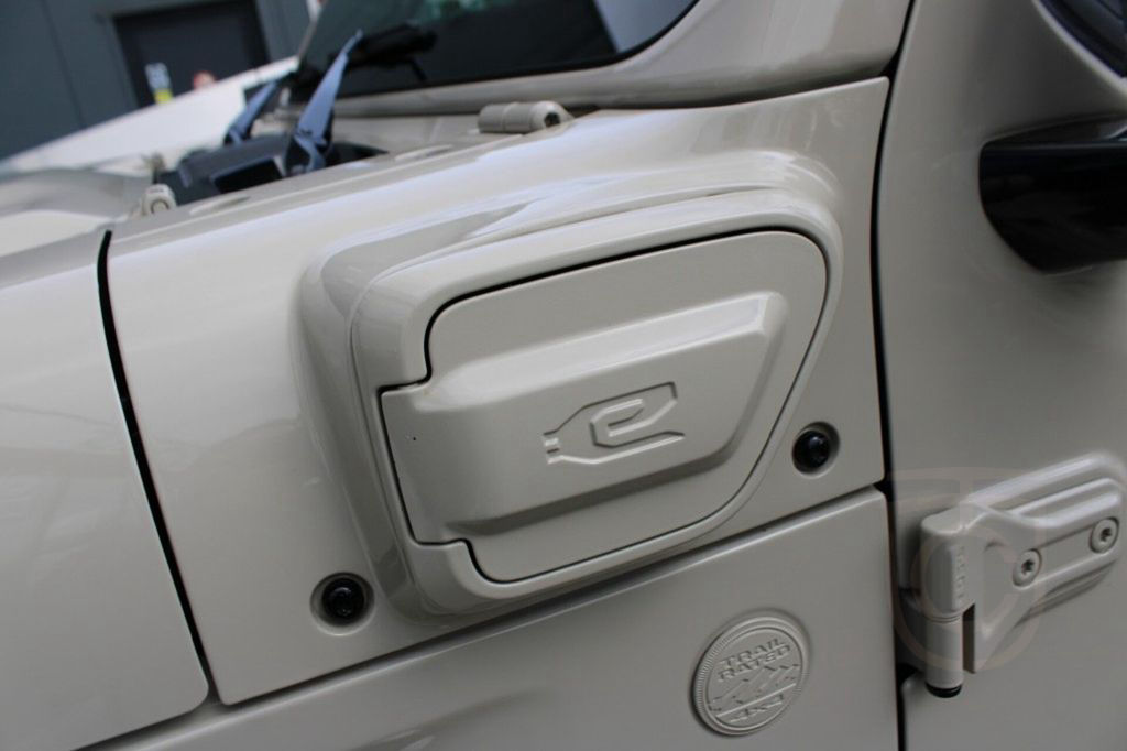 Jeep Wrangler BRUTE 4XE 380 PK SAHARA / Sky One Touch