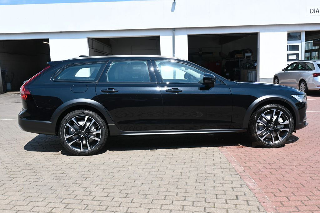 Volvo V90 B4 D AWD Cross Country Plus*Pano*STHZG*AHK