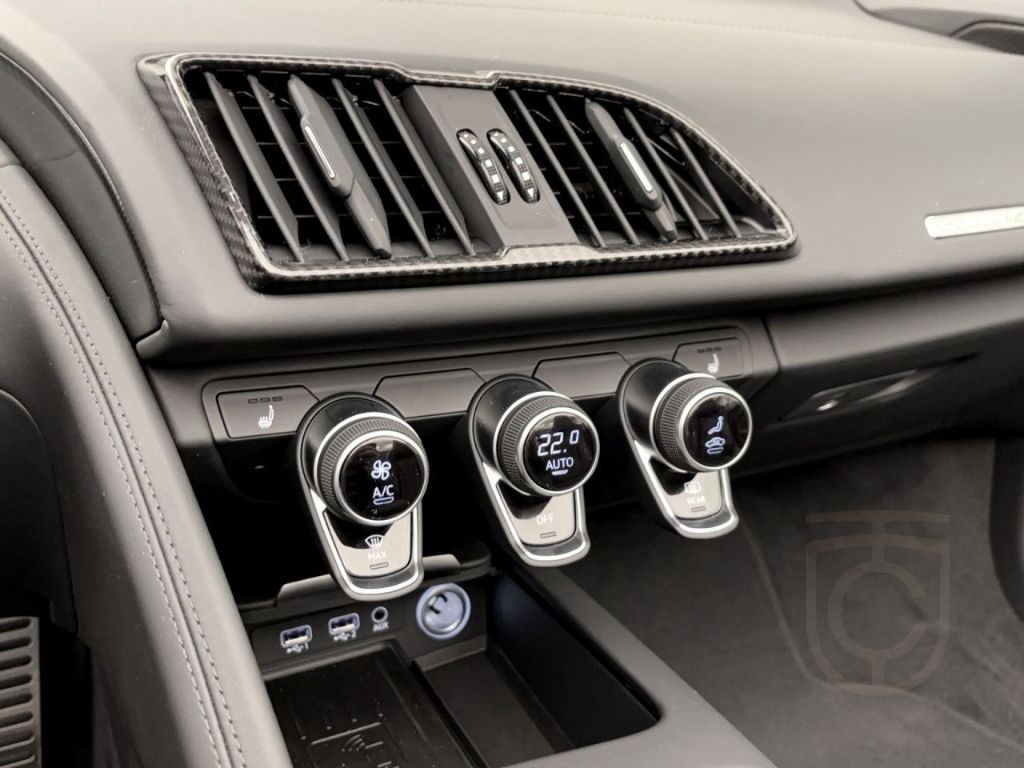 Audi R8 Spyder V10 Q PERFORMANCE NAVI+ KAMERA B&O LED