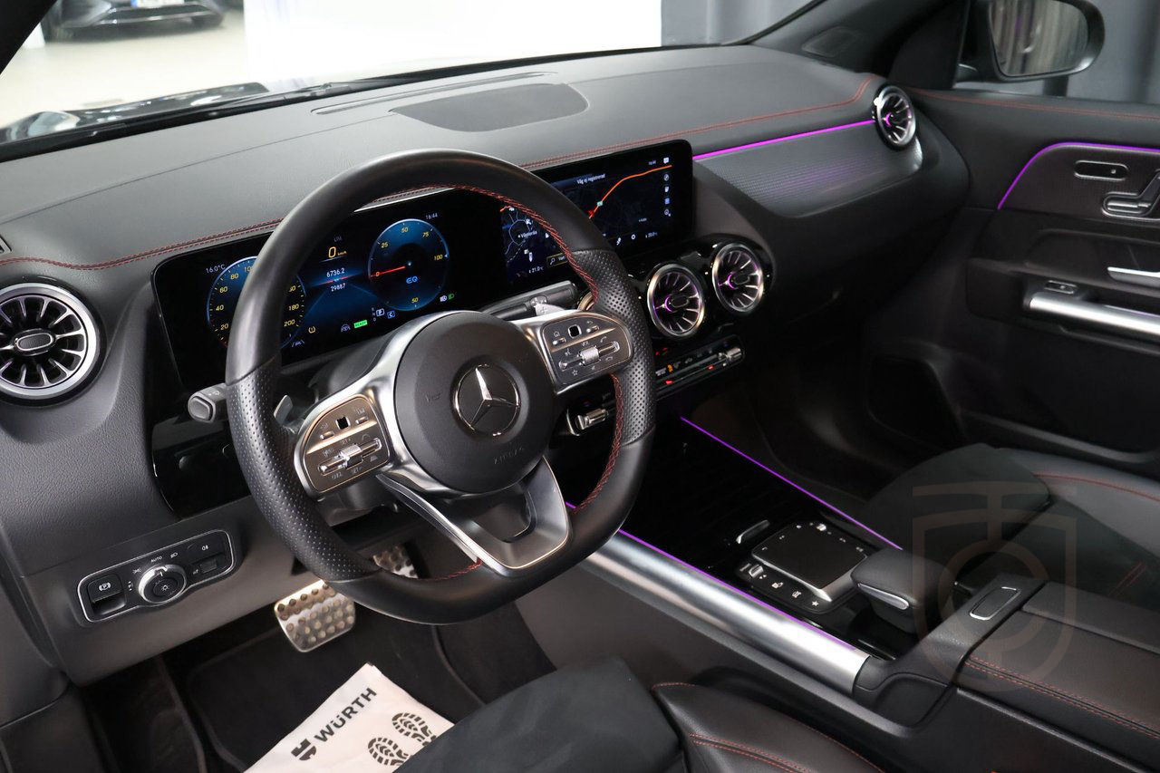 Mercedes-Benz EQA 300 4MATIC AMG PREMIUM NIGHT KEYLESS LED