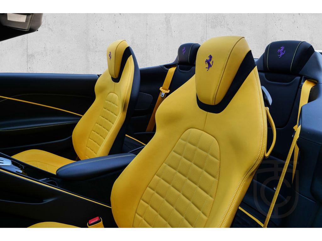 Ferrari Roma Spider *Carbon+LED*MagneRide*Passenger-Disp