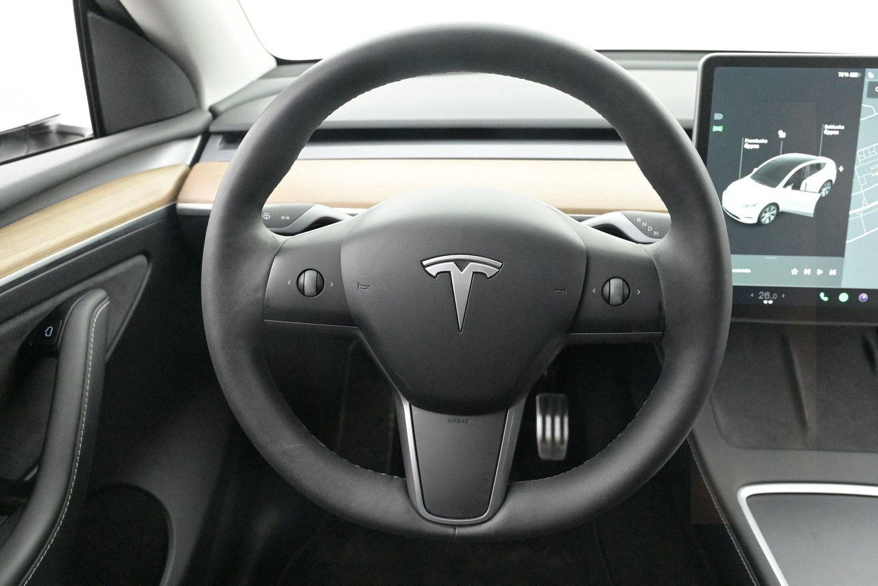 Tesla Model Y Long Range AWD Autopilot Pano