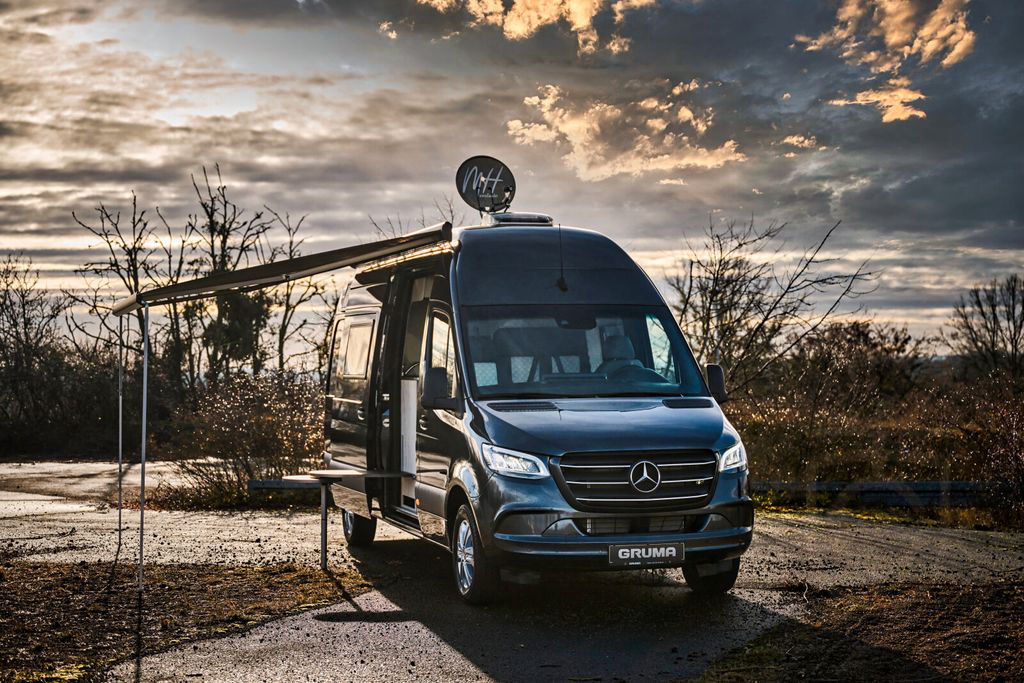 Mercedes-Benz Sprinter 319 CDI Renntransporter LED+NAVI+DISTR