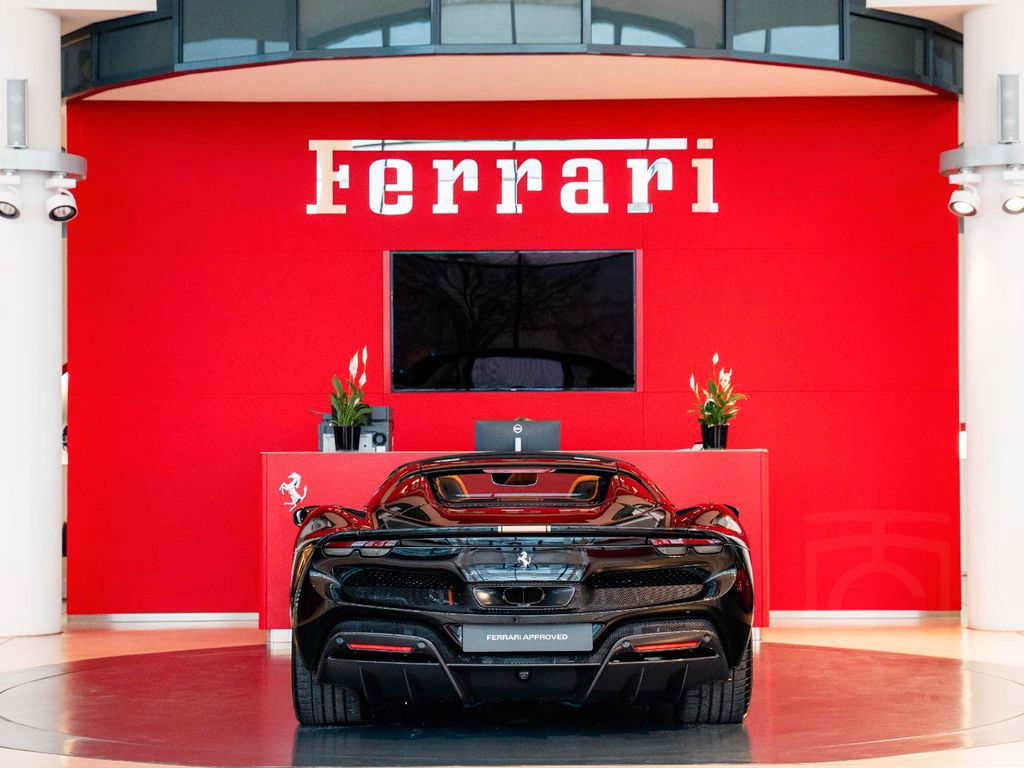 Ferrari 296 GTS Atelier*Lift*Carbon*Lackierte-Nummern