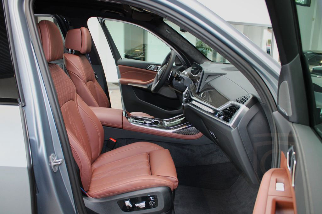 BMW X7 M60i M SPORT PAKET PRO/SKY-LOUNGE/FROZEN GREY