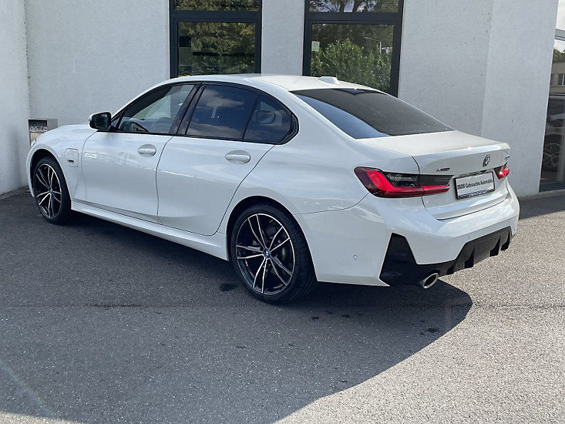 BMW 330e xDrive Limousine