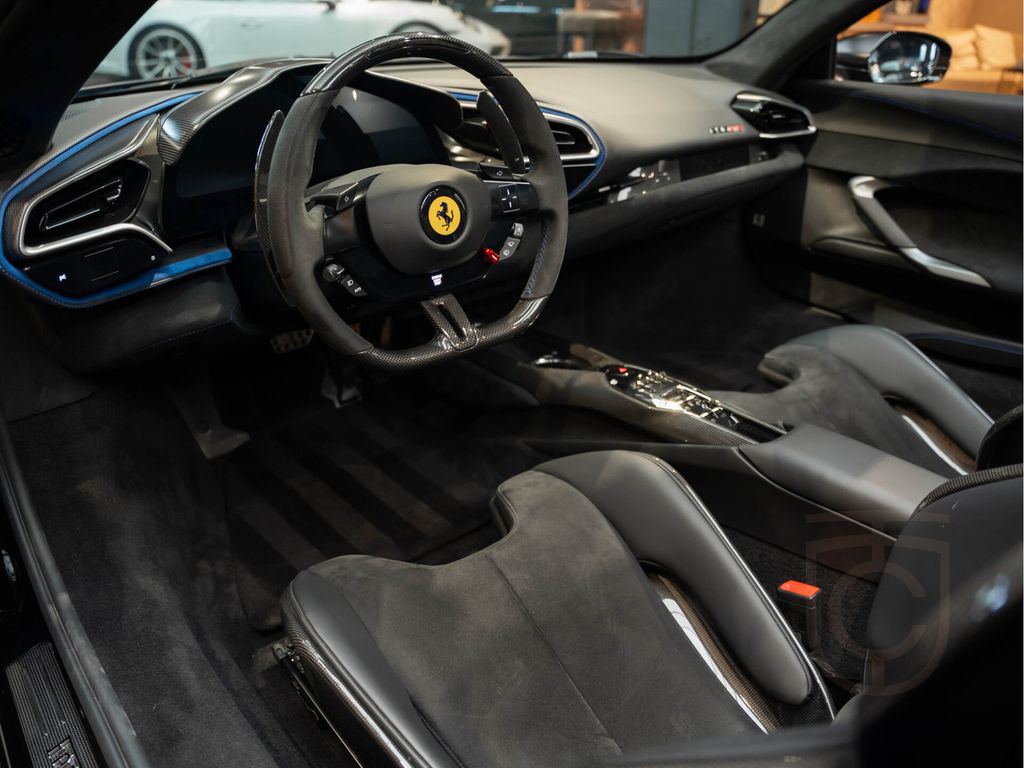 Ferrari 296 GTS Painted Stripes Full Carbon 296 3.0 V6 G