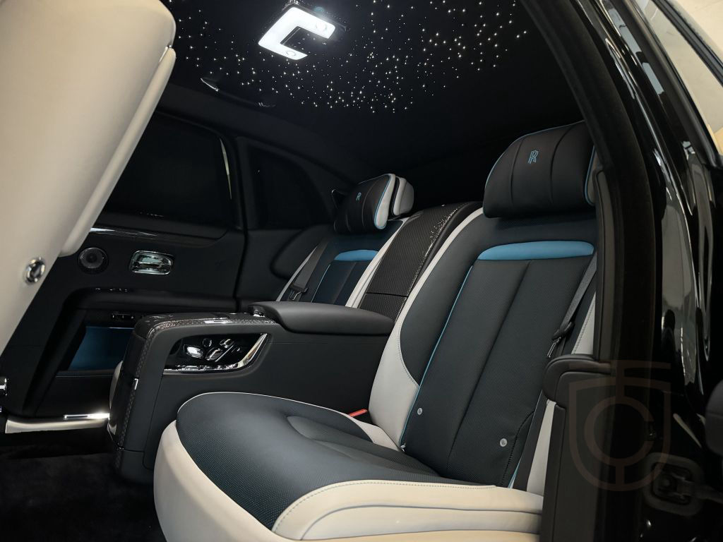 Rolls-Royce Ghost Black Badge LP 504.619,50€