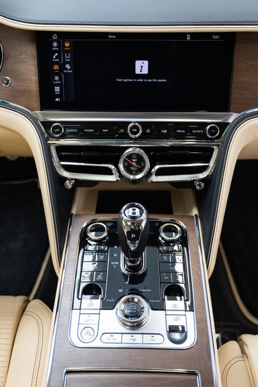 Bentley Flying Spur Azure V8