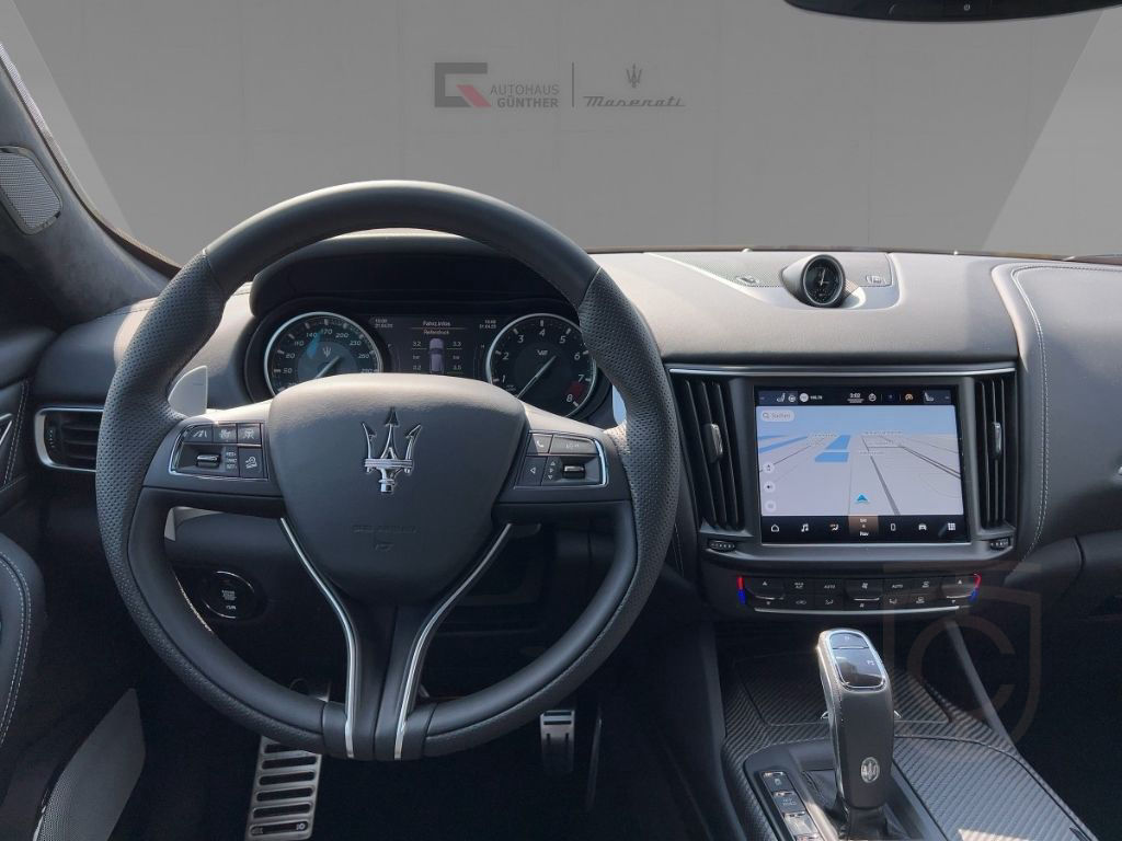 Maserati Levante TROFEO MY23 V8 580PS AWD Nero&Nero