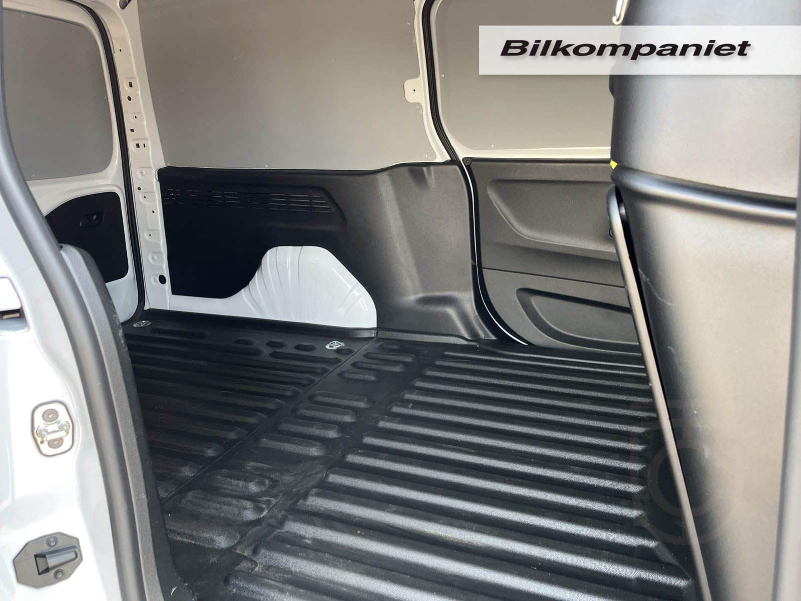 Peugeot Partner Increased Payload 1.5 BlueHDi 130 EAT 96kW 2024