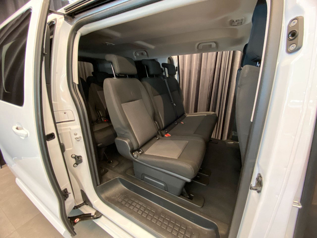 Peugeot Traveller e-TRAVELLER BUSINESS L3