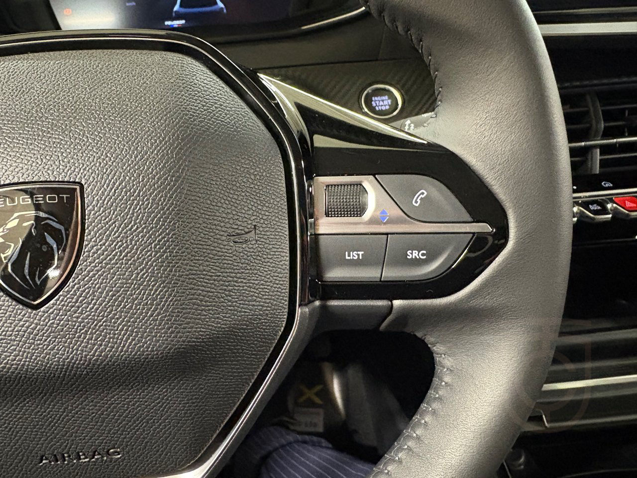 Peugeot 208 ALLURE 1.2 PT100 360kamera