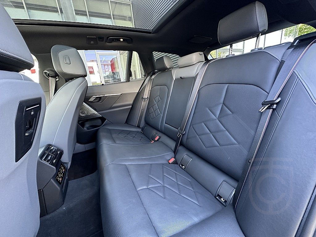 BMW 540d Touring xDrive M-Paket Aut. / AHK / Bowe...