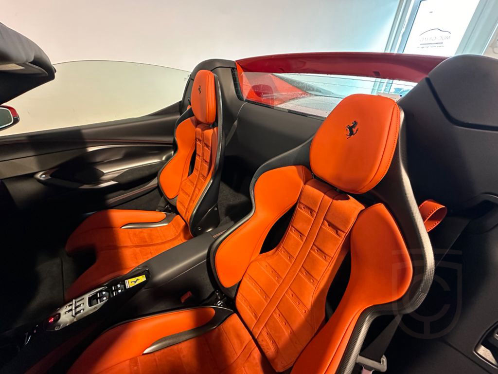 Ferrari 296 GTS Neu Lift Carbon Seat LED