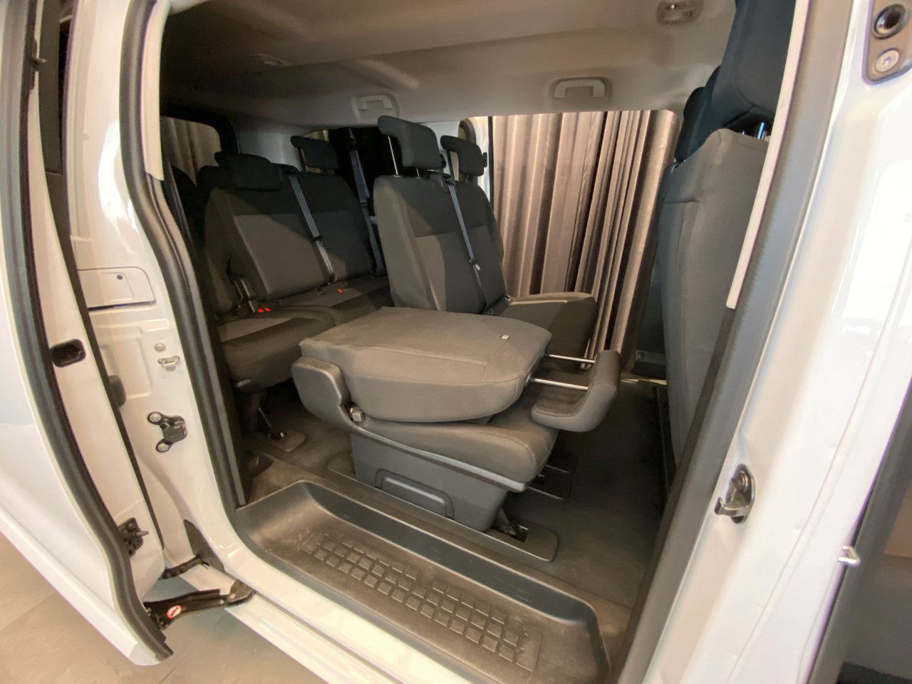Peugeot Traveller e-TRAVELLER BUSINESS L3