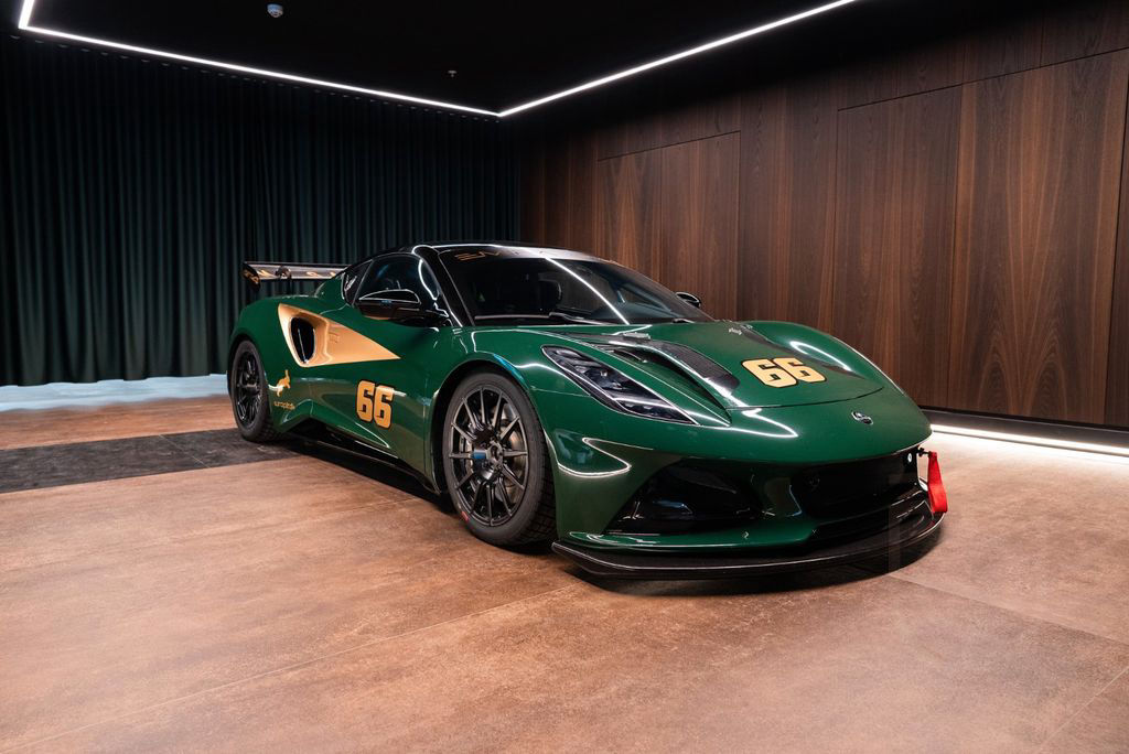Lotus Emira GT4 RACECAR