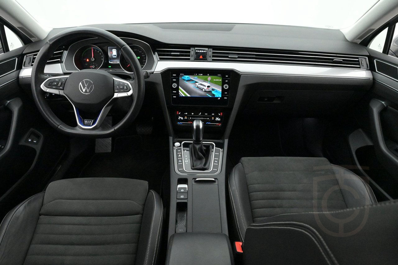 Volkswagen Passat Variant GTE Executive Bus.
