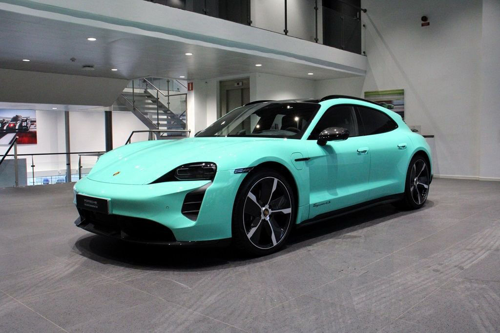 Porsche Taycan 4S Sport Turismo PTS