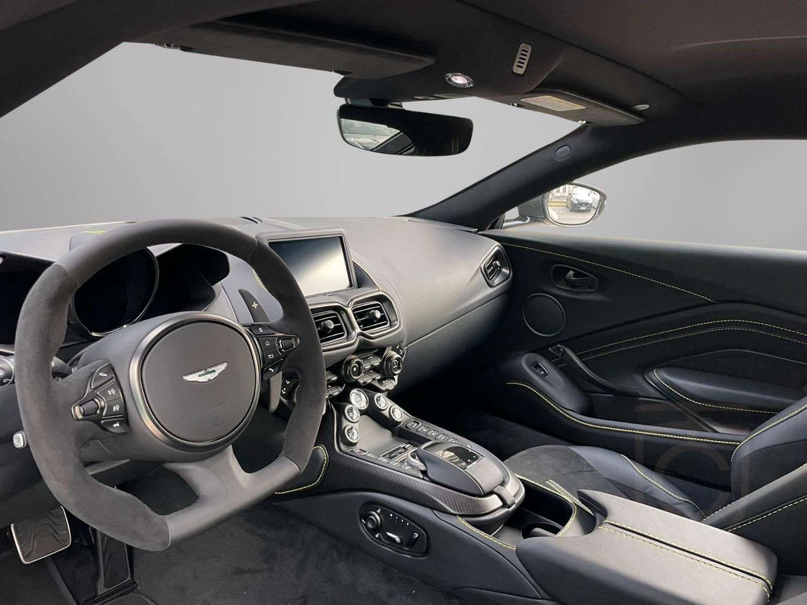 Aston Martin V8