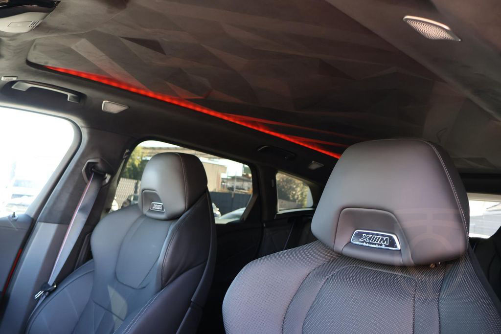 BMW XM "INDIVIDUAL" B&W-AHK-Massage-DriversP.-Iconic