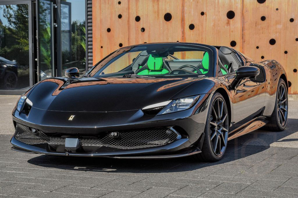 Ferrari 296 GTS DCT *STOCK*CARBON (8x)*LIFT*ADAS*CARPLAY