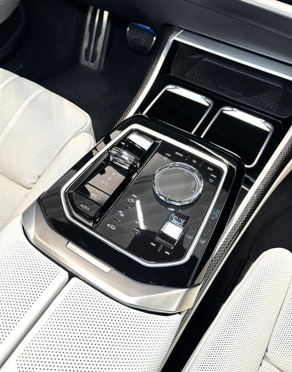 BMW M760 e xDrive °Full Option°
