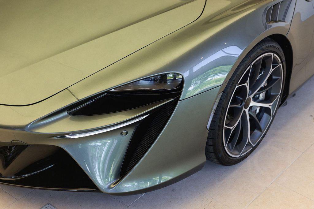 McLaren Artura Spider