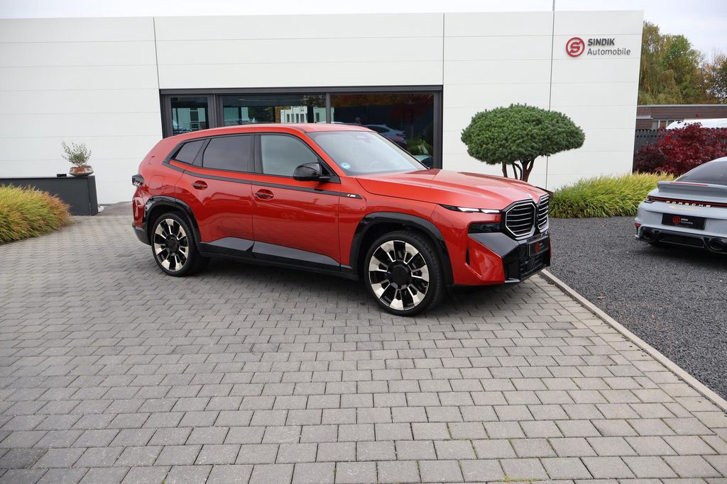 BMW XM "INDIVIDUAL" B&W-AHK-Massage-DriversP.-Iconic