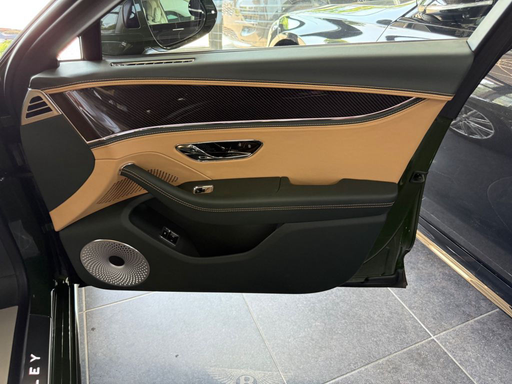 Bentley Flying Spur S V8- Carbon- B&O- Pano
