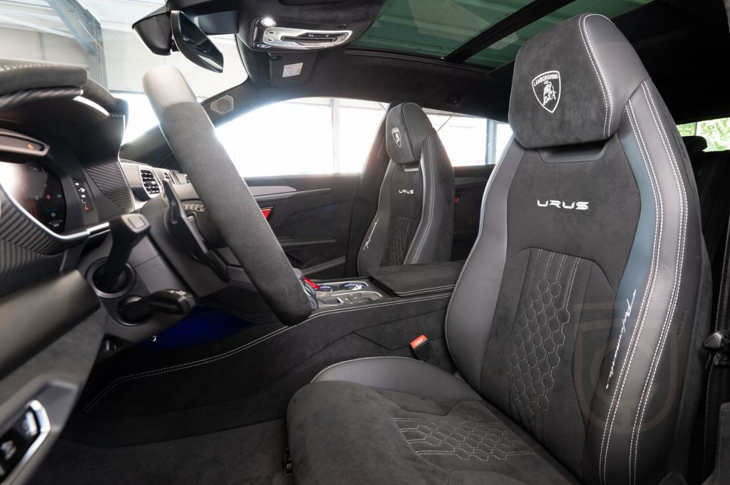 Lamborghini Urus Performante|FULL CARBON|AKRAPOVIC|B&O|VOLL