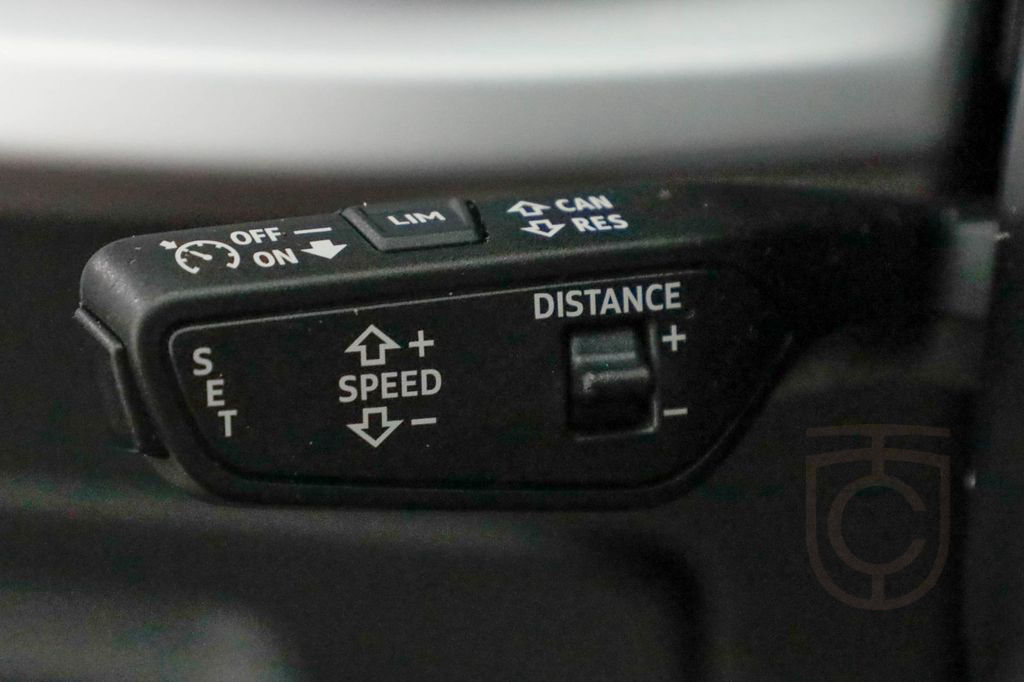 Audi Q8 55 TFSIe quattro AHK Matrix HUD 360° Luft ACC