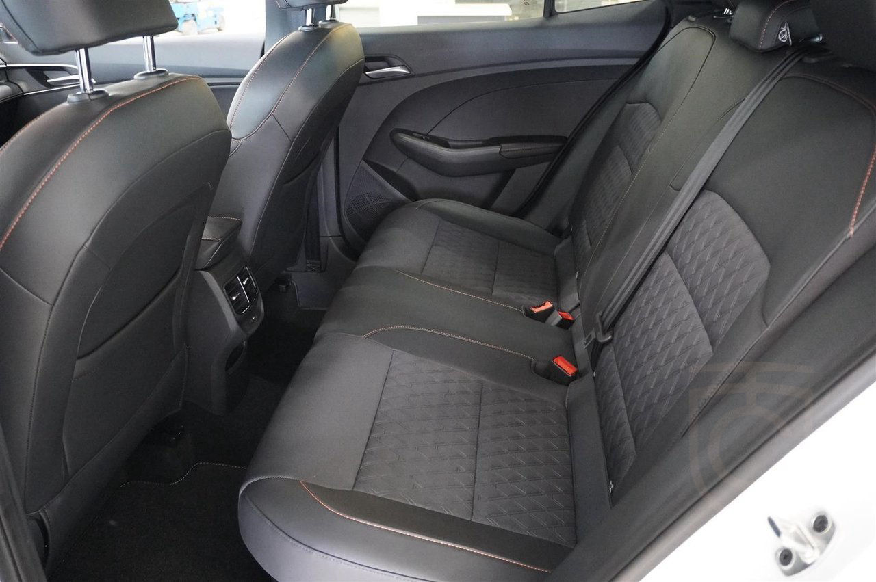 MG 3 Mg3 Lux HEV 1.5 AT