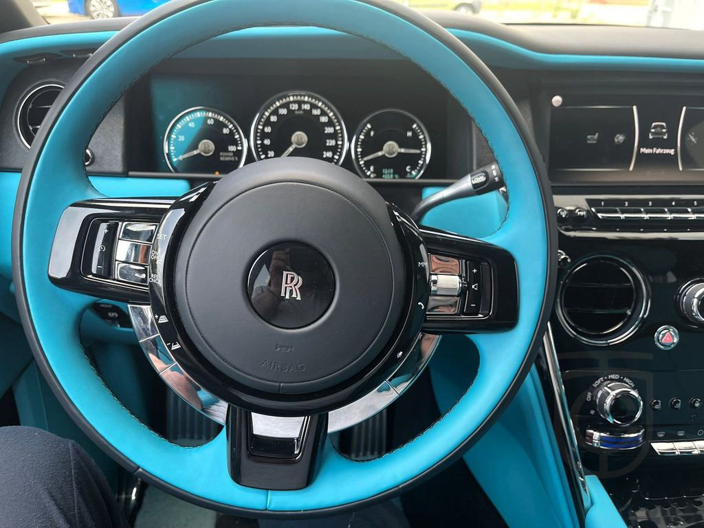 Rolls-Royce Cullinan Bespoke HUD TV