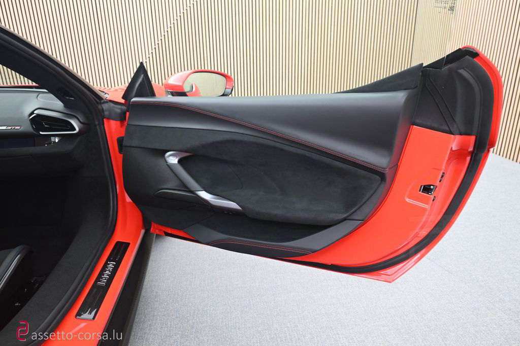 Ferrari 296 GTS*Carbon*Lift*Racing Seats*Neuwertig