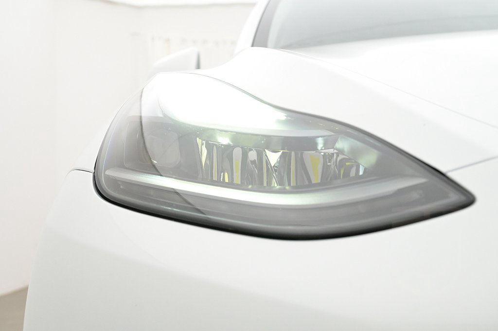 Tesla Model Y Standard Range RWD