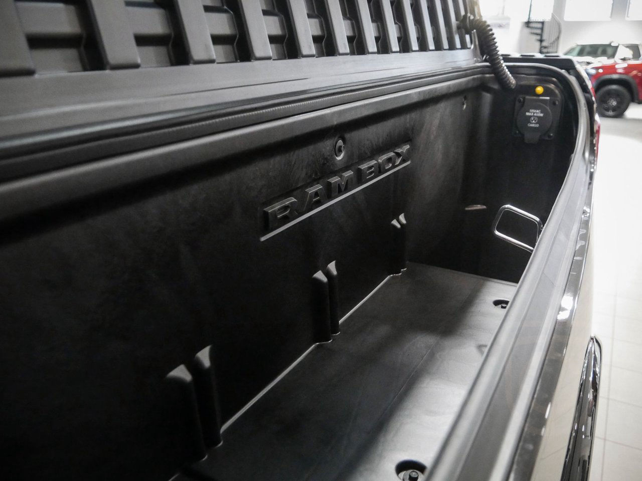 Dodge RAM 2500 HD Limited Night Edition RAMBOX CUMMINS