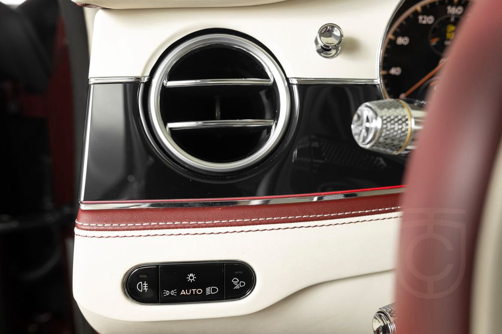 Bentley Flying Spur Azure V8 - Naim, Burgundy red