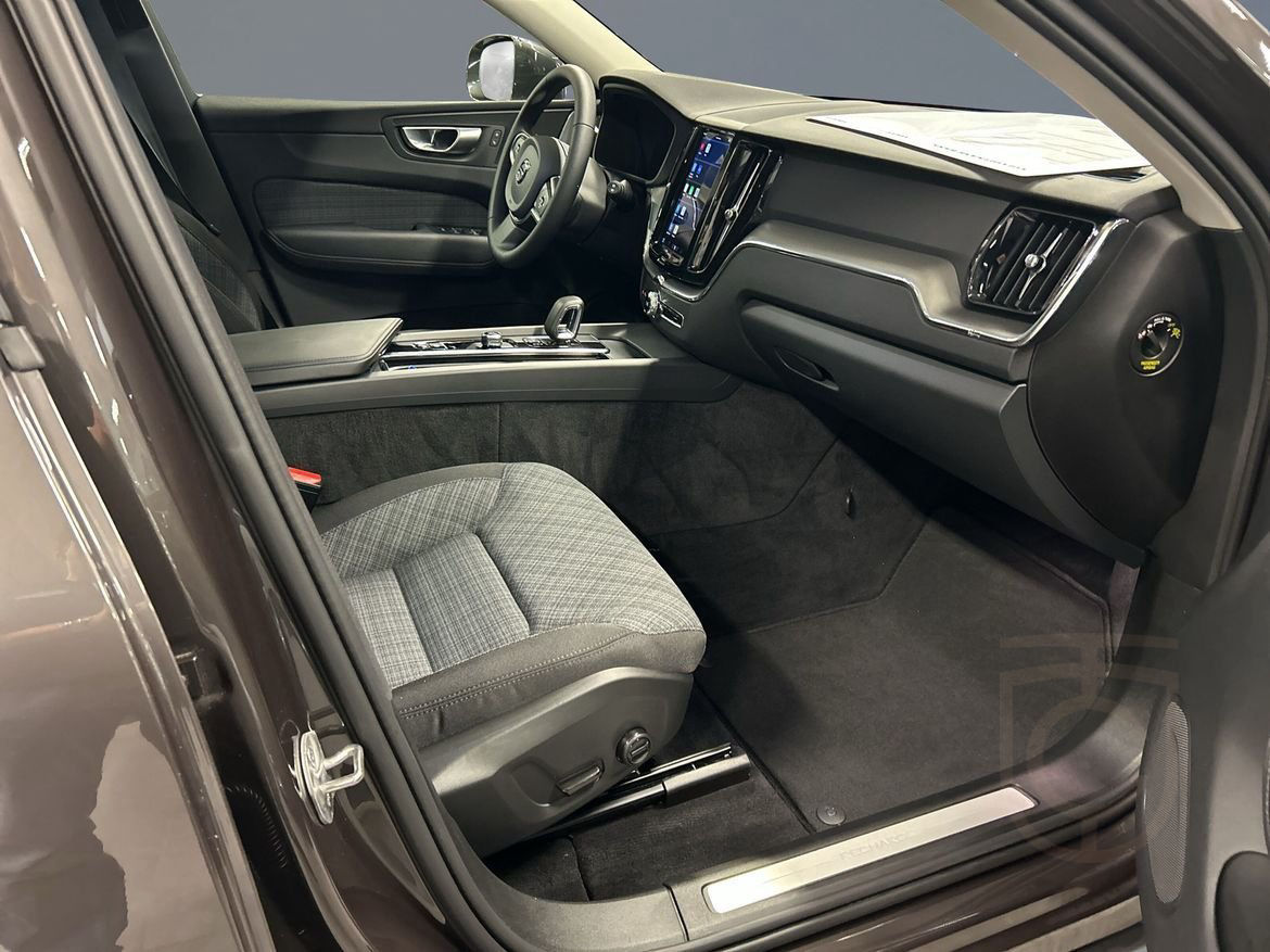 Volvo XC60 Recharge T6 II Core Edition