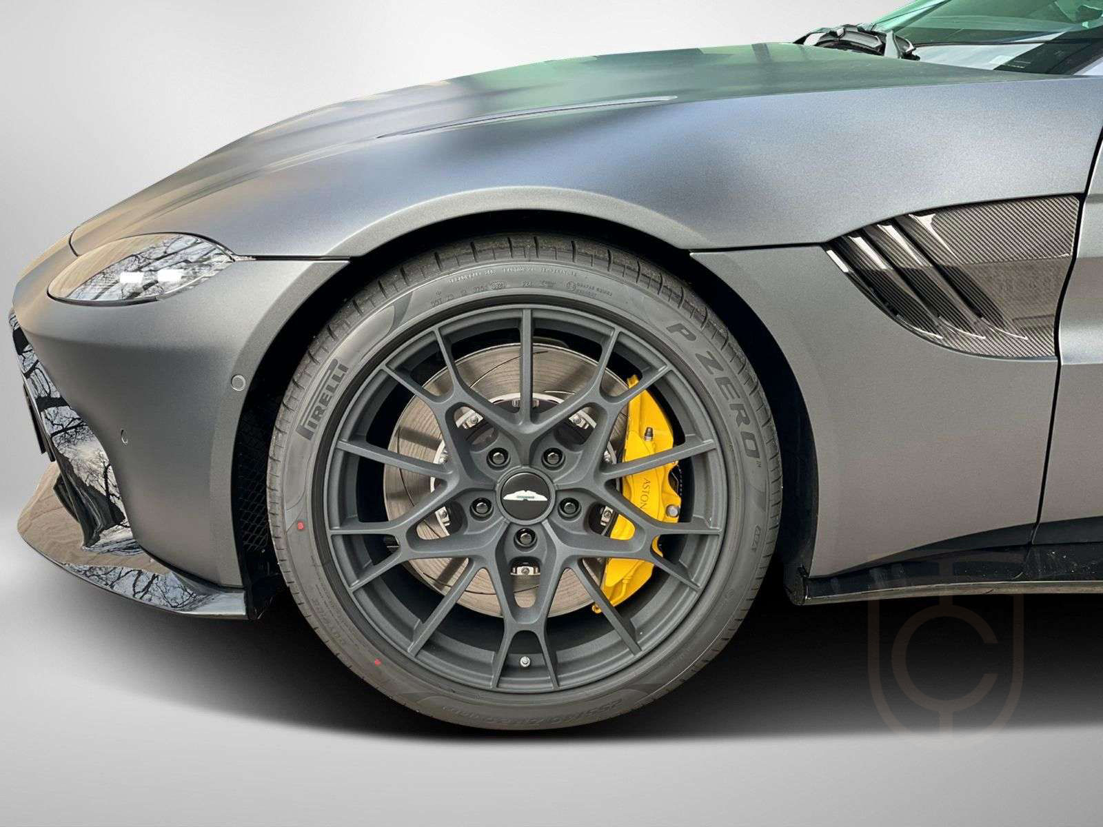 Aston Martin V8